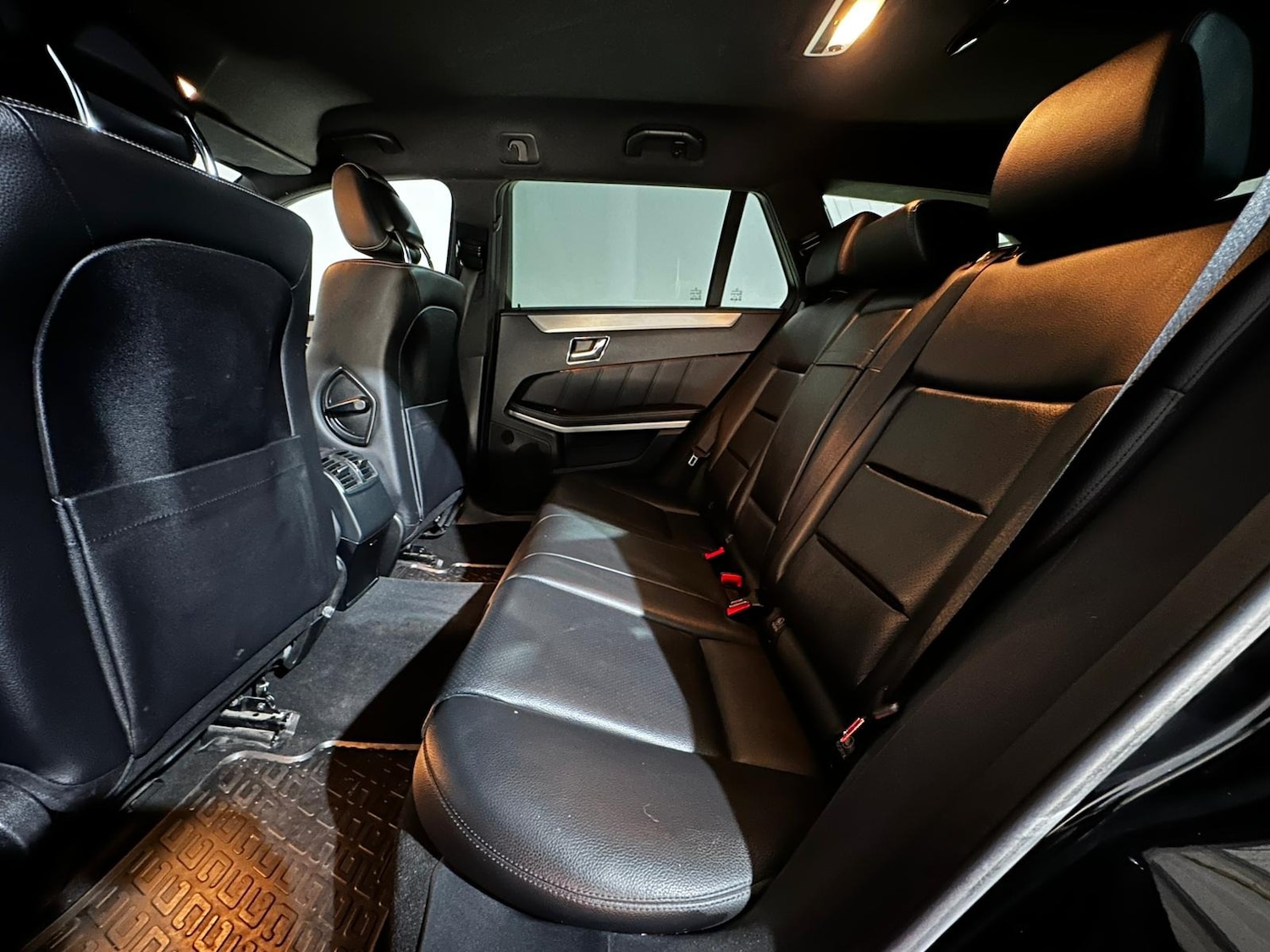 Used Mercedes-Benz E-Class 2011 for sale - 76006070: Photo 16