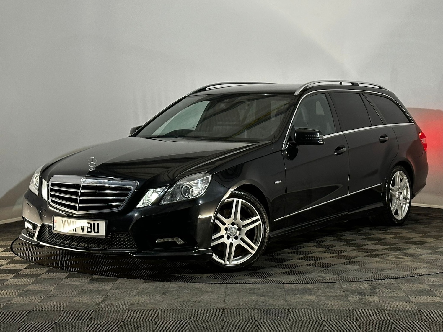 Used Mercedes-Benz E-Class 2011 for sale - 76006070: Photo 3