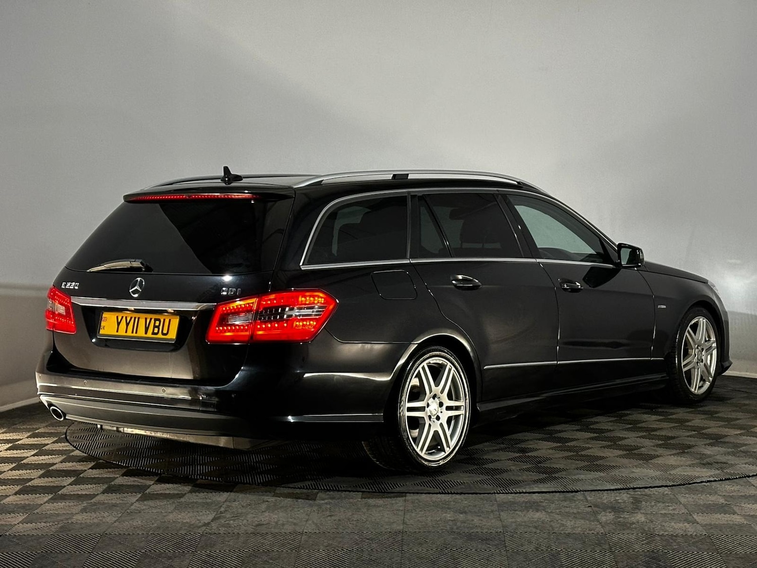 Used Mercedes-Benz E-Class 2011 for sale - 76006070: Photo 6