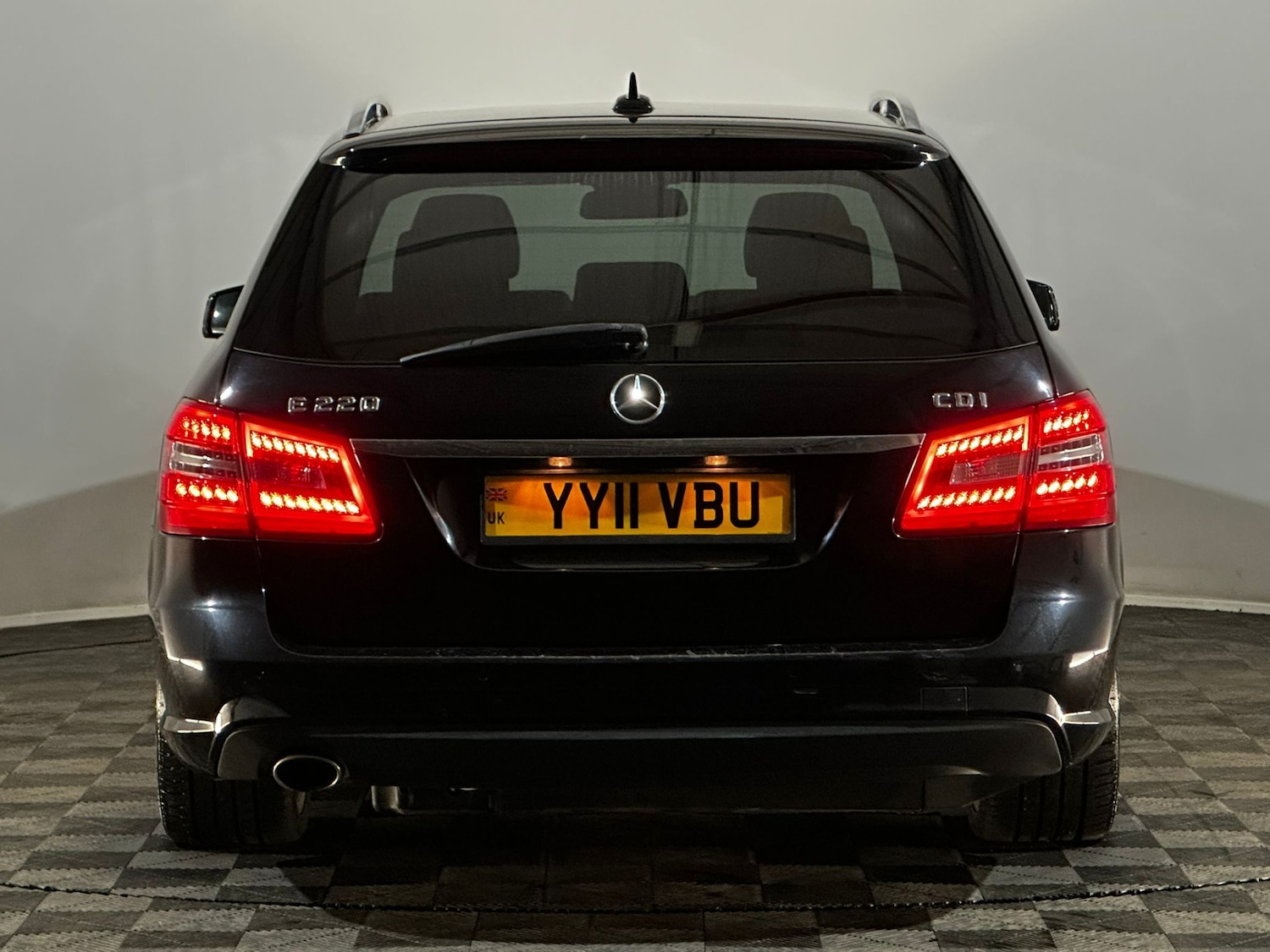 Used Mercedes-Benz E-Class 2011 for sale - 76006070: Photo 7