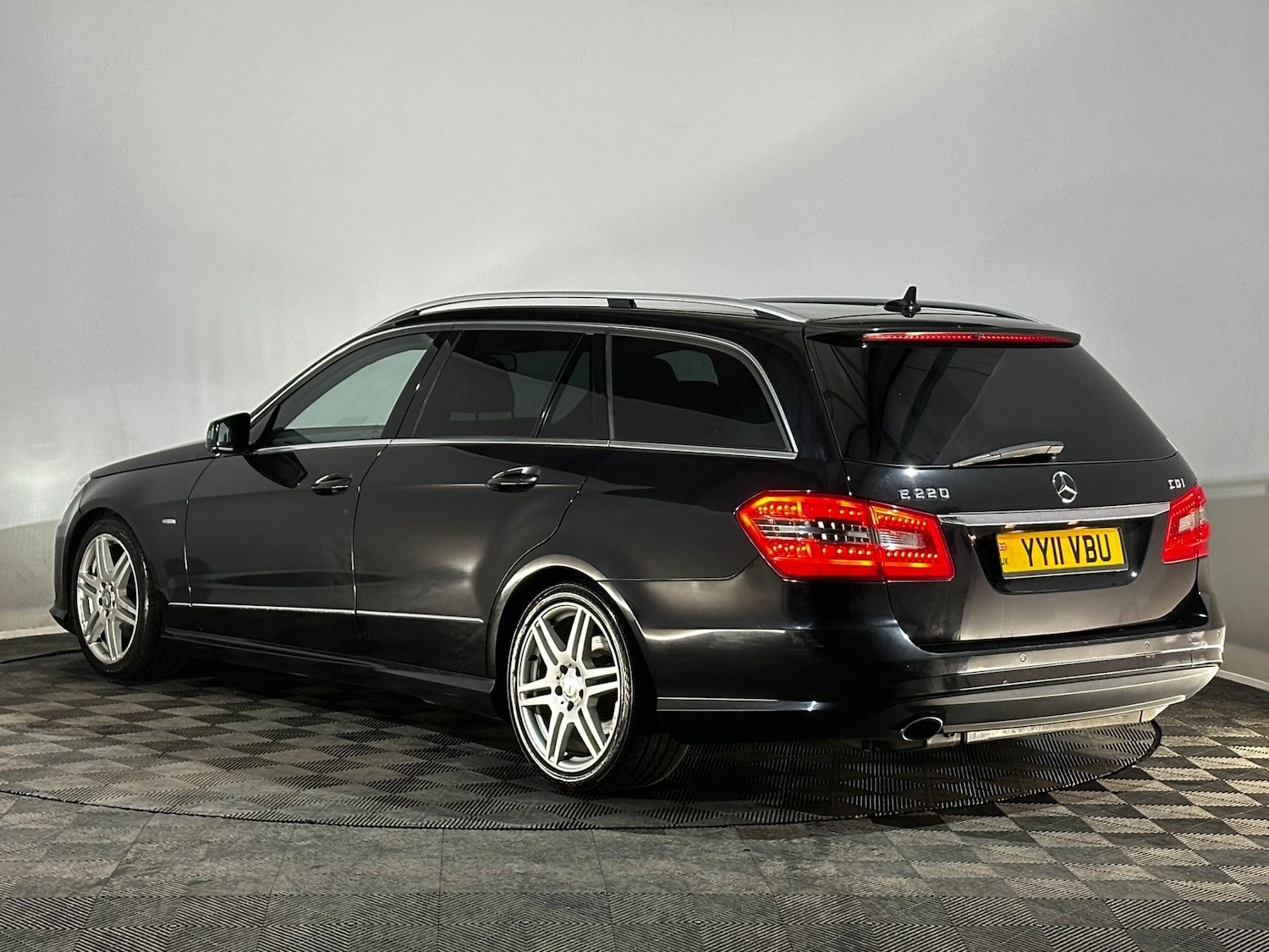 Used Mercedes-Benz E-Class 2011 for sale - 76006070: Photo 9