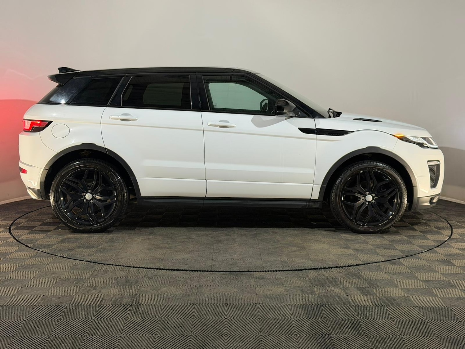 Used Land Rover Range Rover Evoque 2015 for sale - 77551606: Photo 4