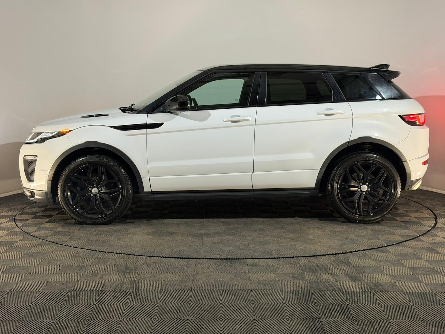 Used Land Rover Range Rover Evoque 2015 for sale - 77551606: Photo 5