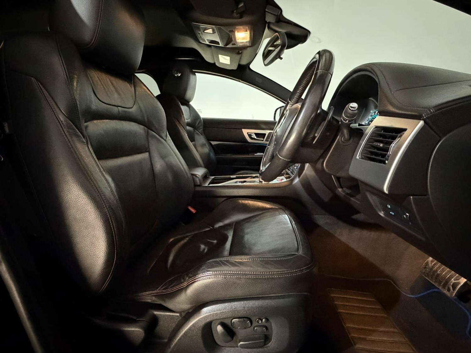 Used Jaguar XF 2015 for sale - 76419933: Photo 16