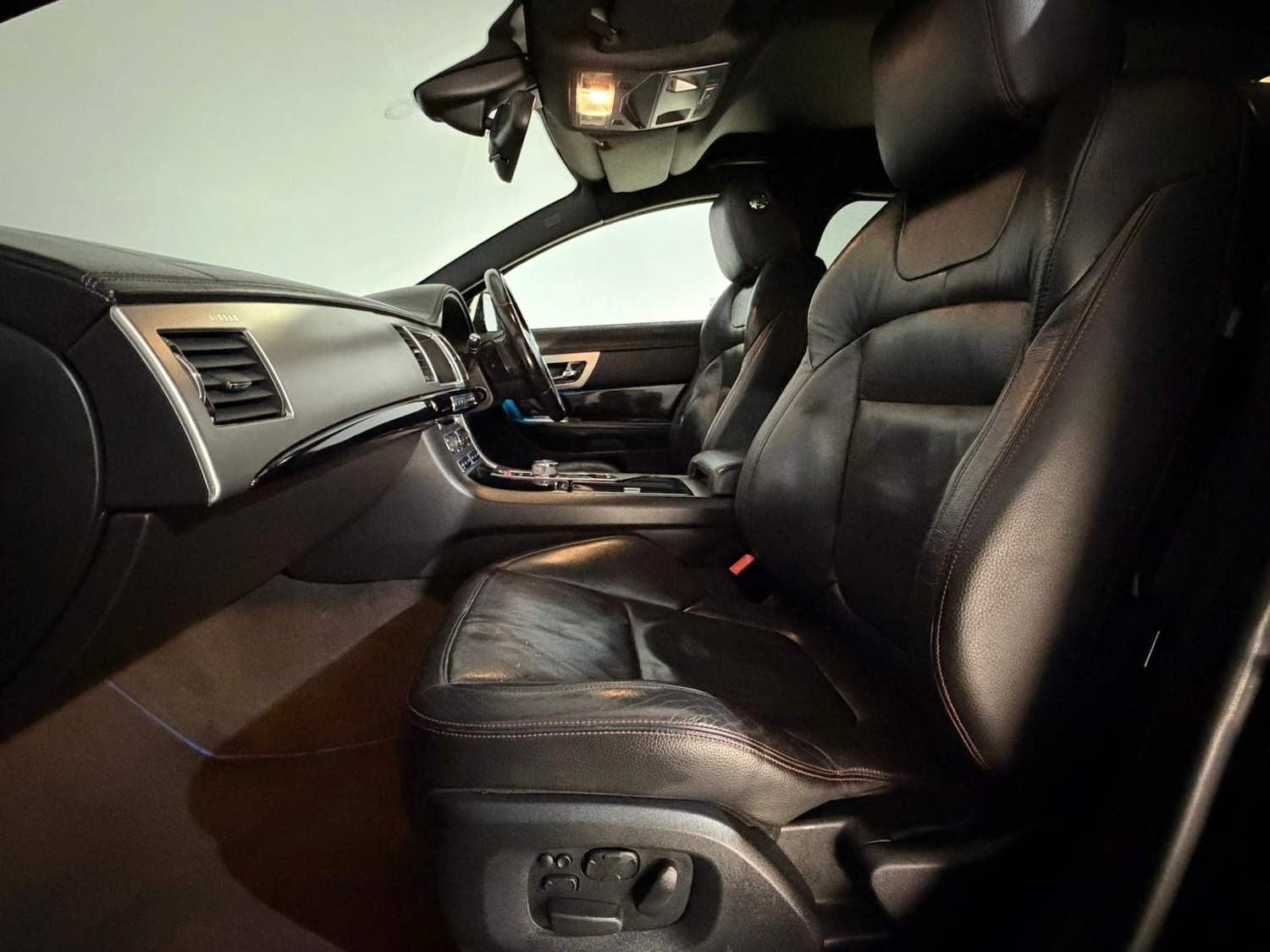 Used Jaguar XF 2015 for sale - 76419933: Photo 17