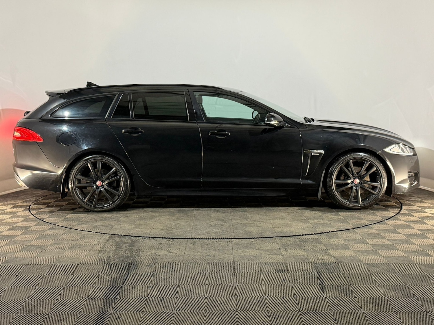 Used Jaguar XF 2015 for sale - 76419933: Photo 4