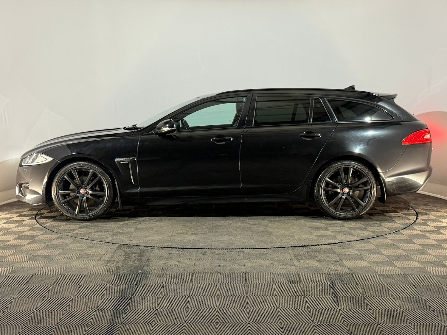 Used Jaguar XF 2015 for sale - 76419933: Photo 5