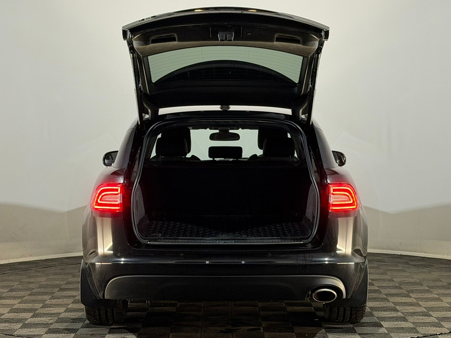 Used Jaguar XF 2015 for sale - 76419933: Photo 8