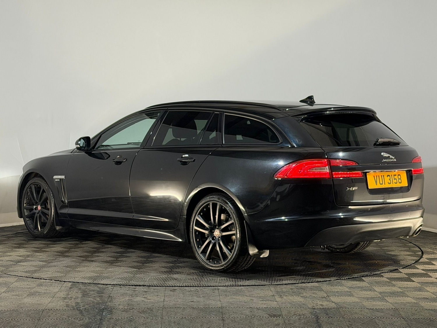 Used Jaguar XF 2015 for sale - 76419933: Photo 9