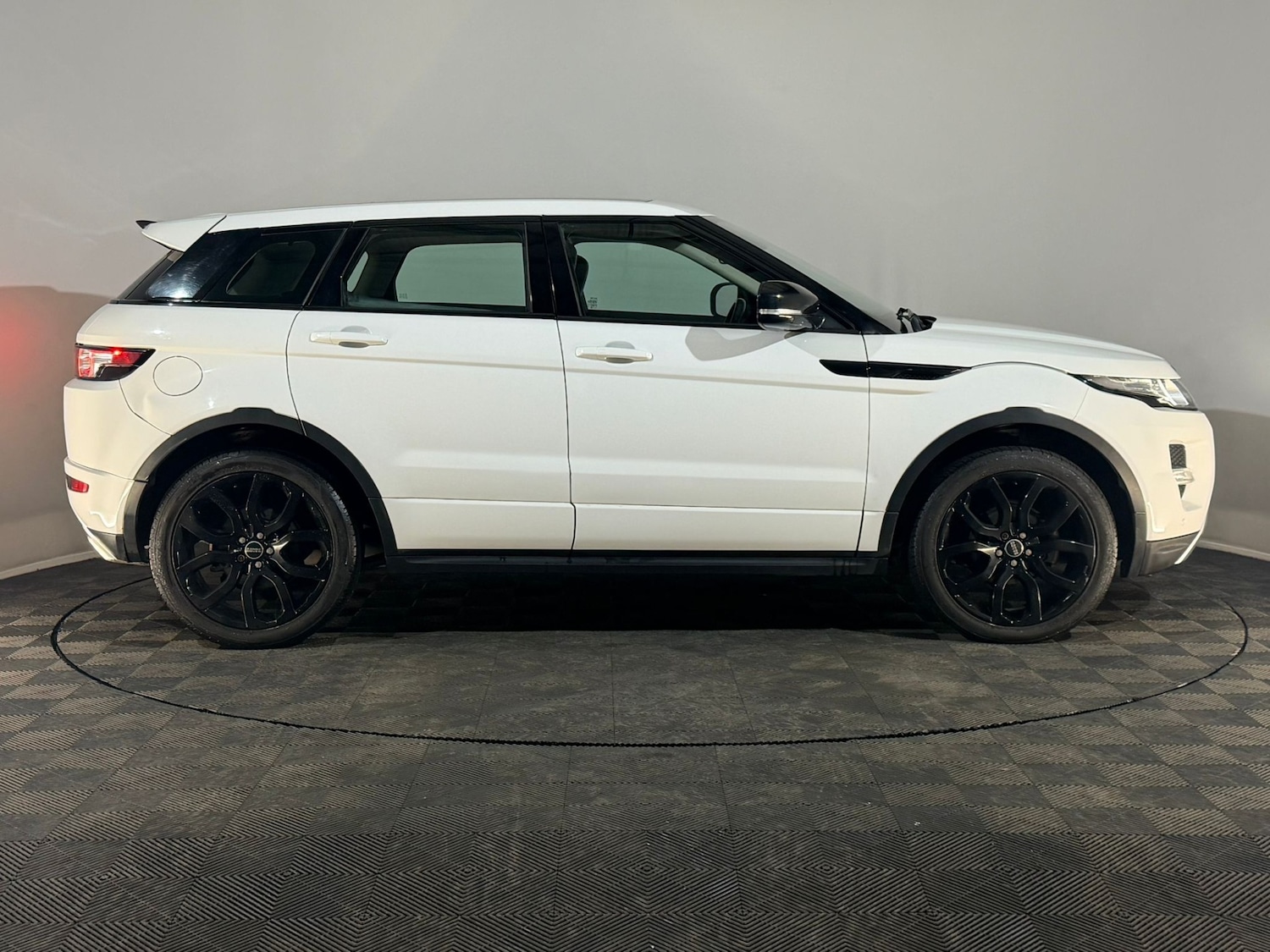 Used Land Rover Range Rover Evoque 2011 for sale - 77282818: Photo 4