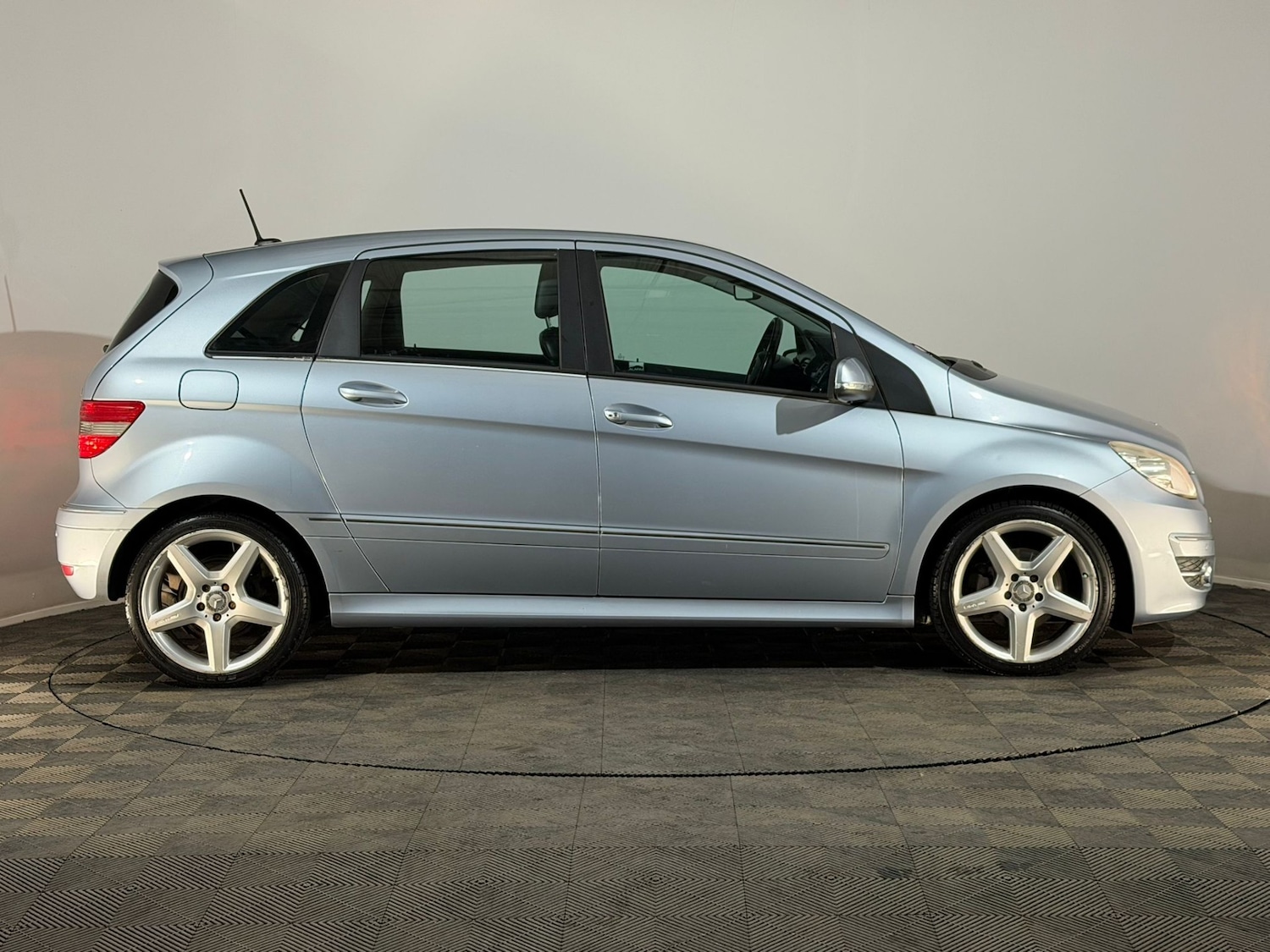 Used Mercedes-Benz B Class 2010 for sale - 76383304: Photo 4