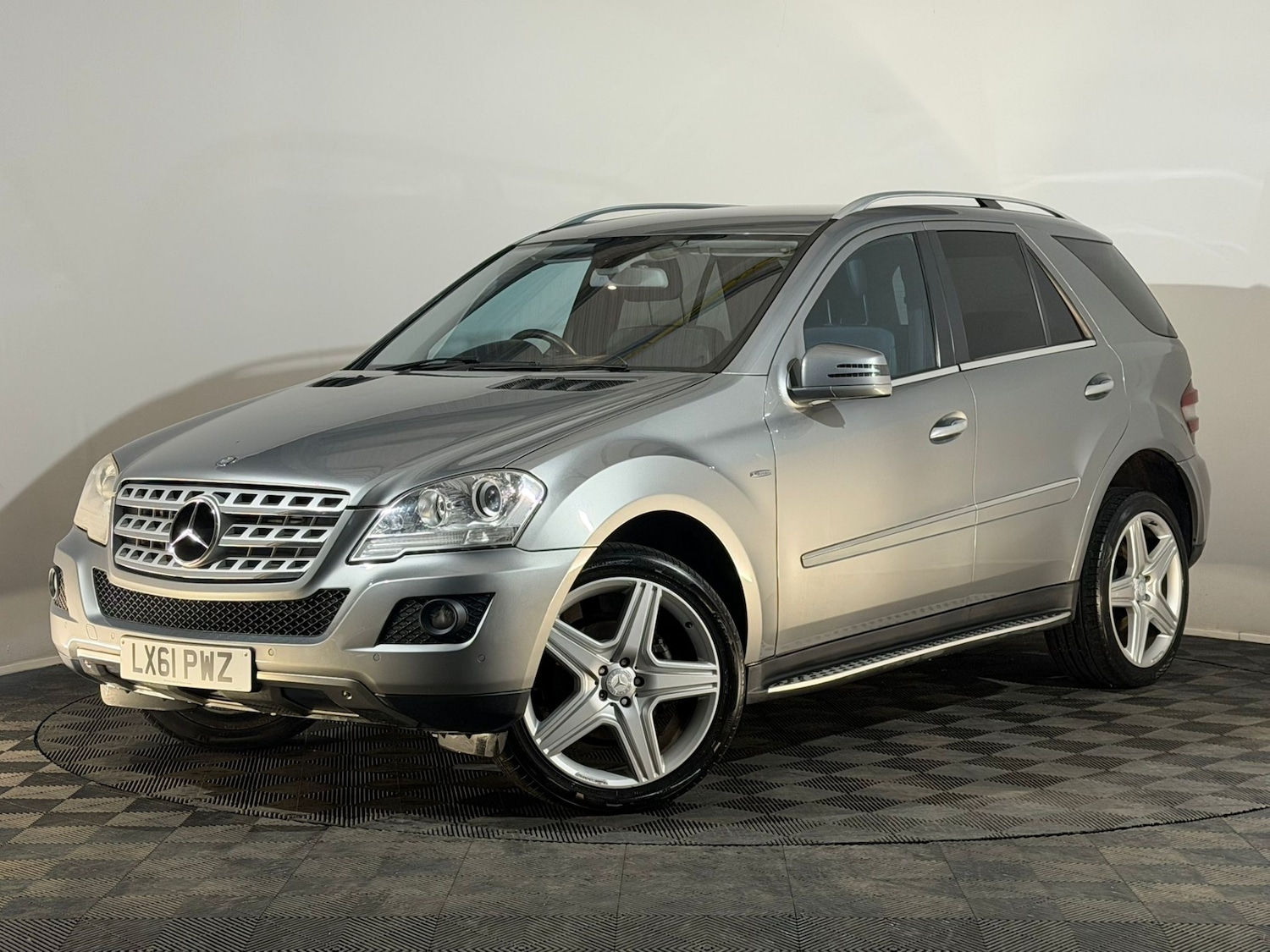 Used Mercedes-Benz M Class 2011 for sale - 77480705: Photo 3