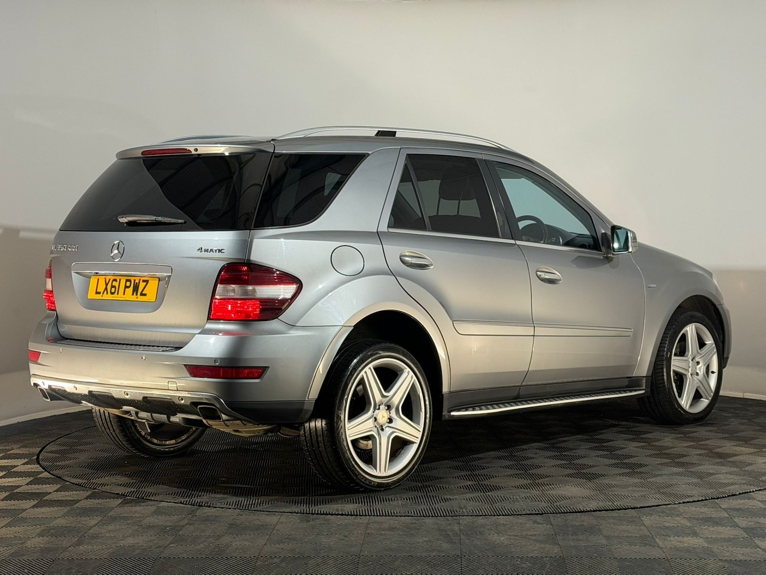 Used Mercedes-Benz M Class 2011 for sale - 77480705: Photo 6