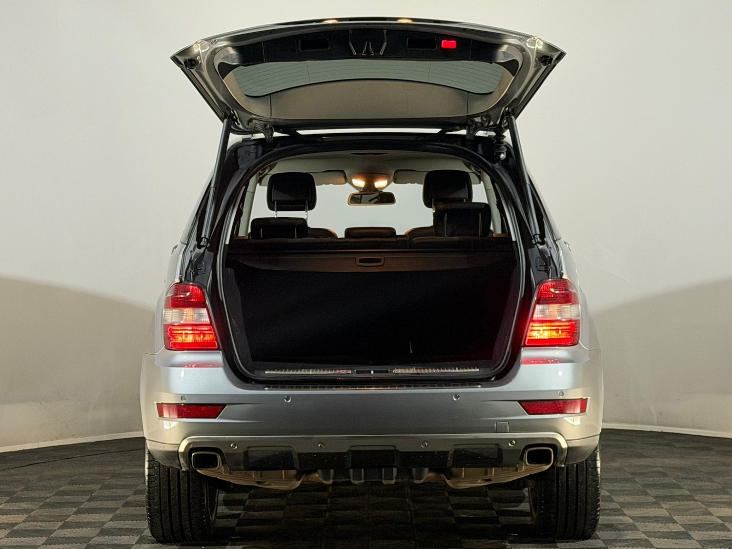 Used Mercedes-Benz M Class 2011 for sale - 77480705: Photo 8