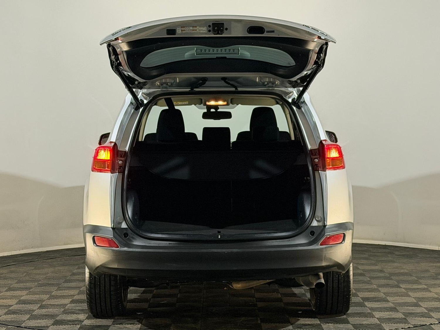 Used Toyota RAV4 2014 for sale - 76960295: Photo 8