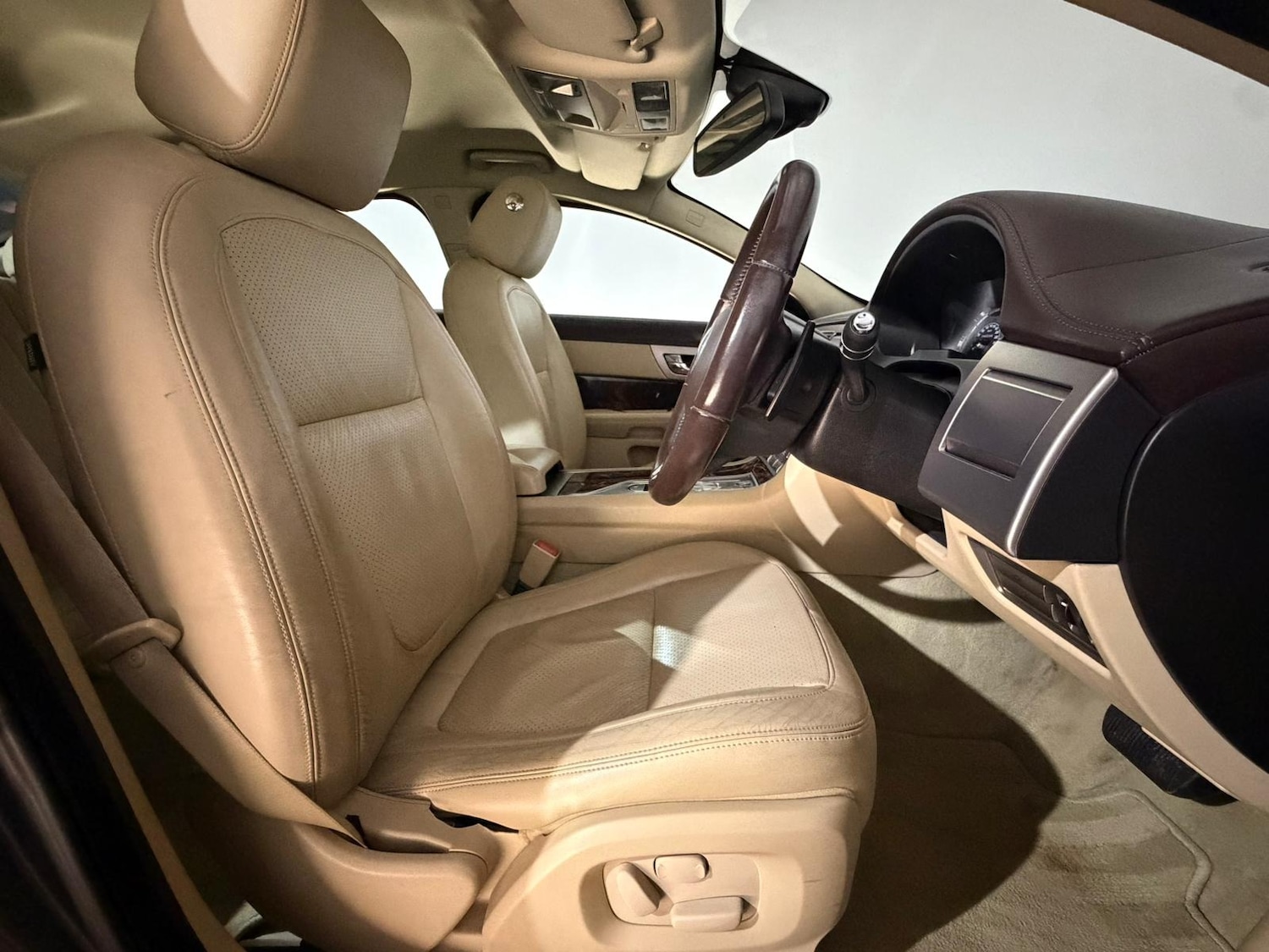 Used Jaguar XF 2011 for sale - 78216066: Photo 16