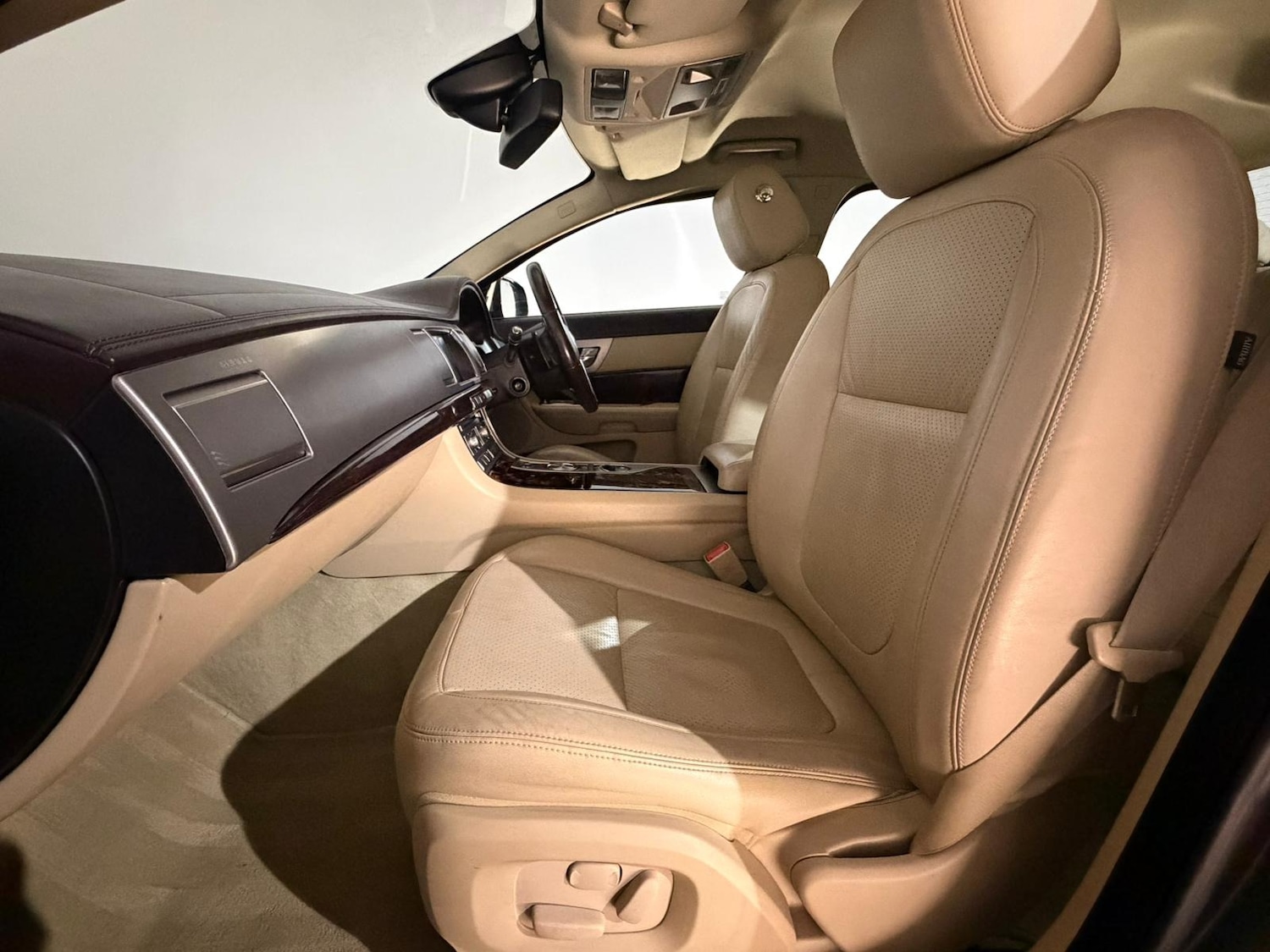 Used Jaguar XF 2011 for sale - 78216066: Photo 17