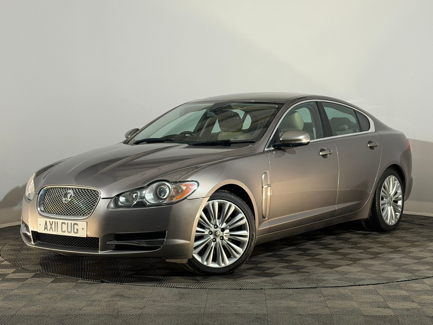 Used Jaguar XF 2011 for sale - 78216066: Photo 3