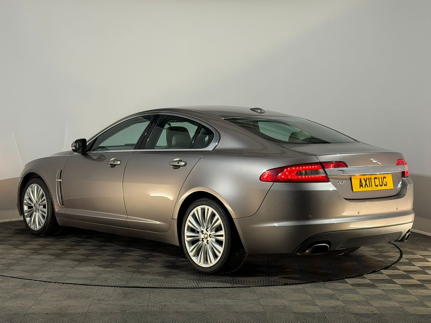 Used Jaguar XF 2011 for sale - 78216066: Photo 9