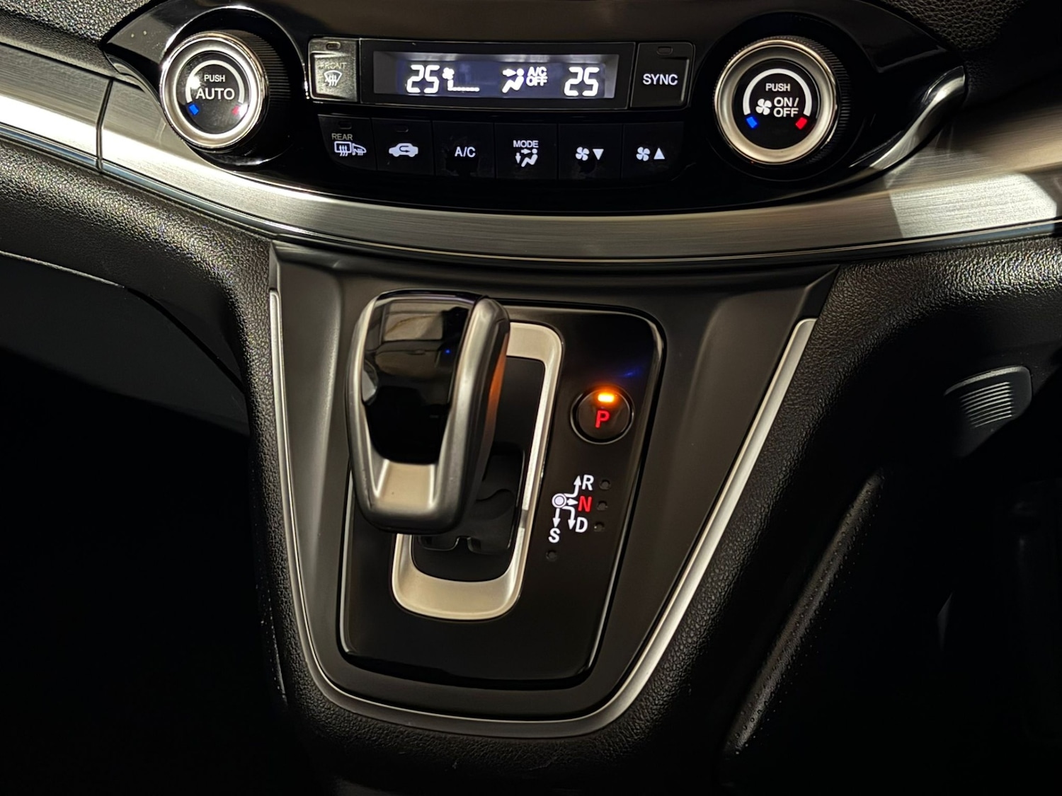 Used Honda CR-V 2015 for sale - 76193631: Photo 15