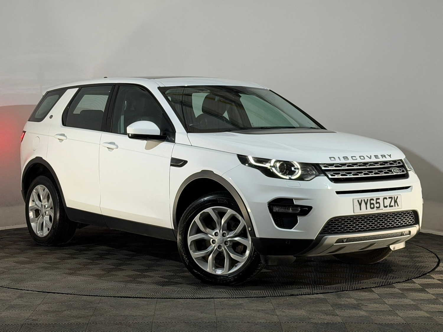 Used Land Rover Discovery Sport 2015 for sale - 76372590: Photo 1
