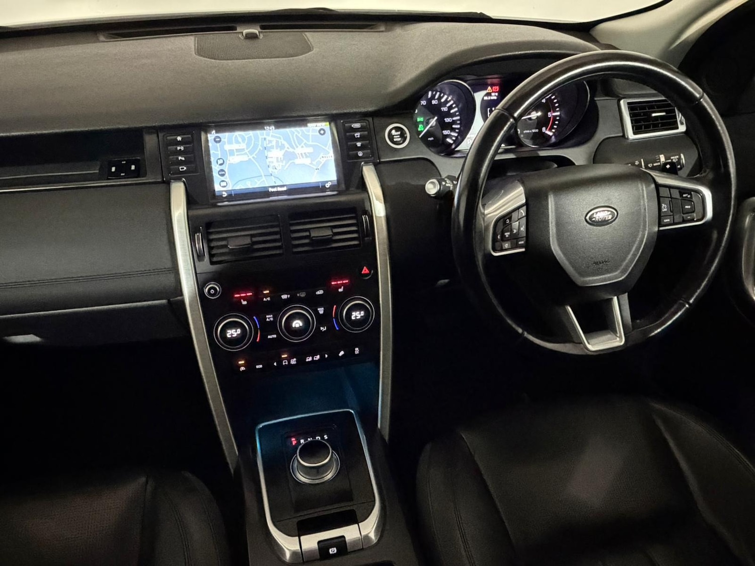 Used Land Rover Discovery Sport 2015 for sale - 76372590: Photo 13
