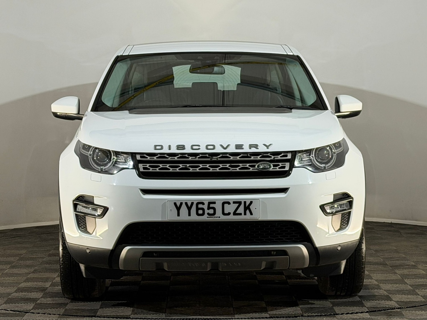 Used Land Rover Discovery Sport 2015 for sale - 76372590: Photo 2