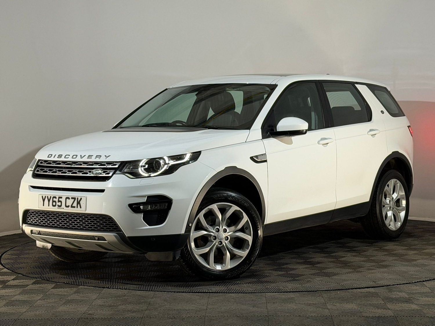 Used Land Rover Discovery Sport 2015 for sale - 76372590: Photo 3
