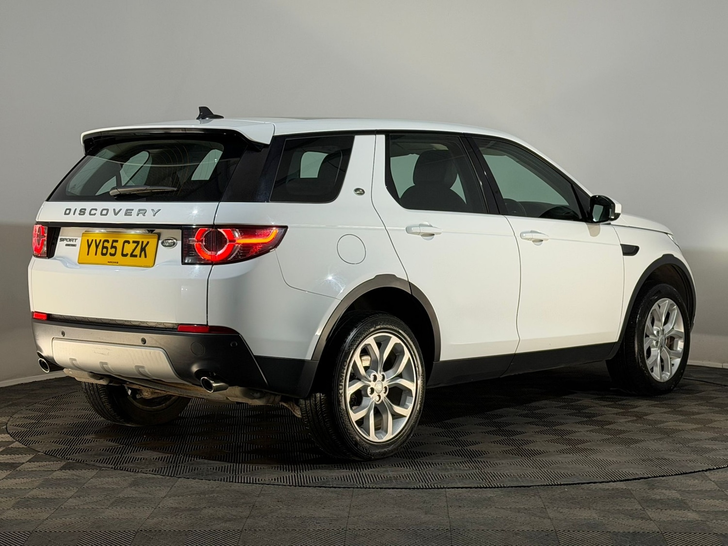 Used Land Rover Discovery Sport 2015 for sale - 76372590: Photo 6