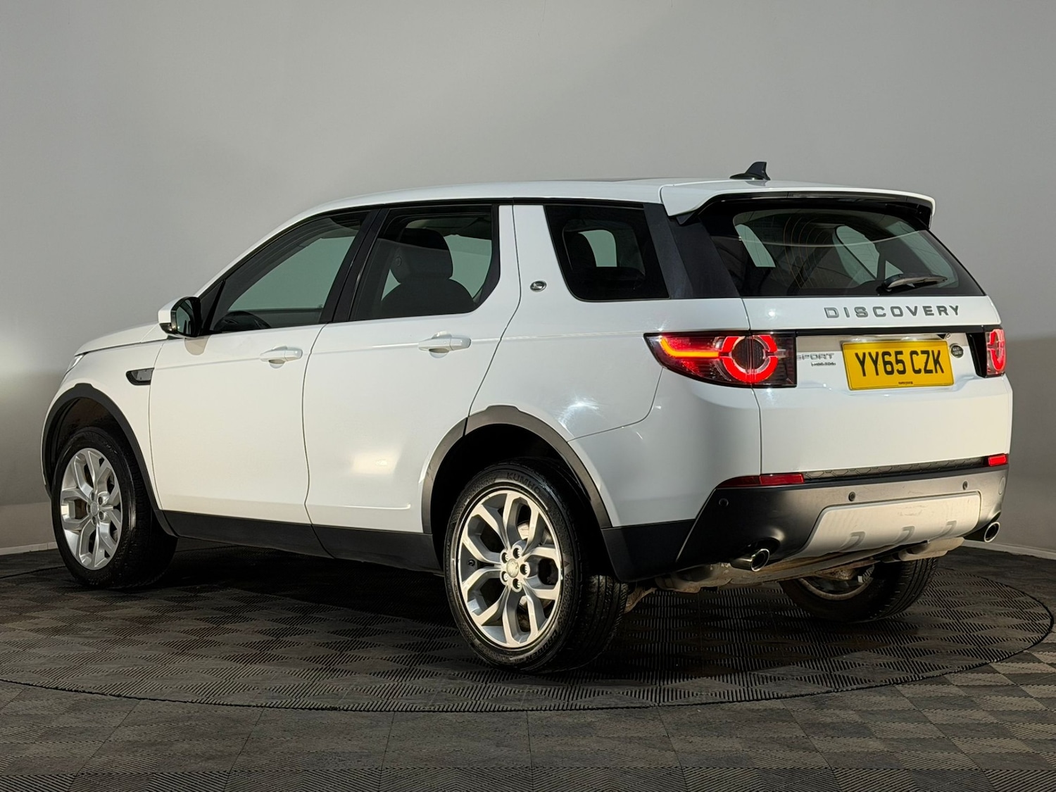 Used Land Rover Discovery Sport 2015 for sale - 76372590: Photo 9