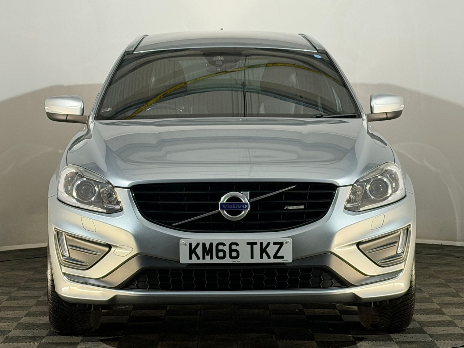 Used Volvo XC60 2016 for sale - 77801916: Photo 2