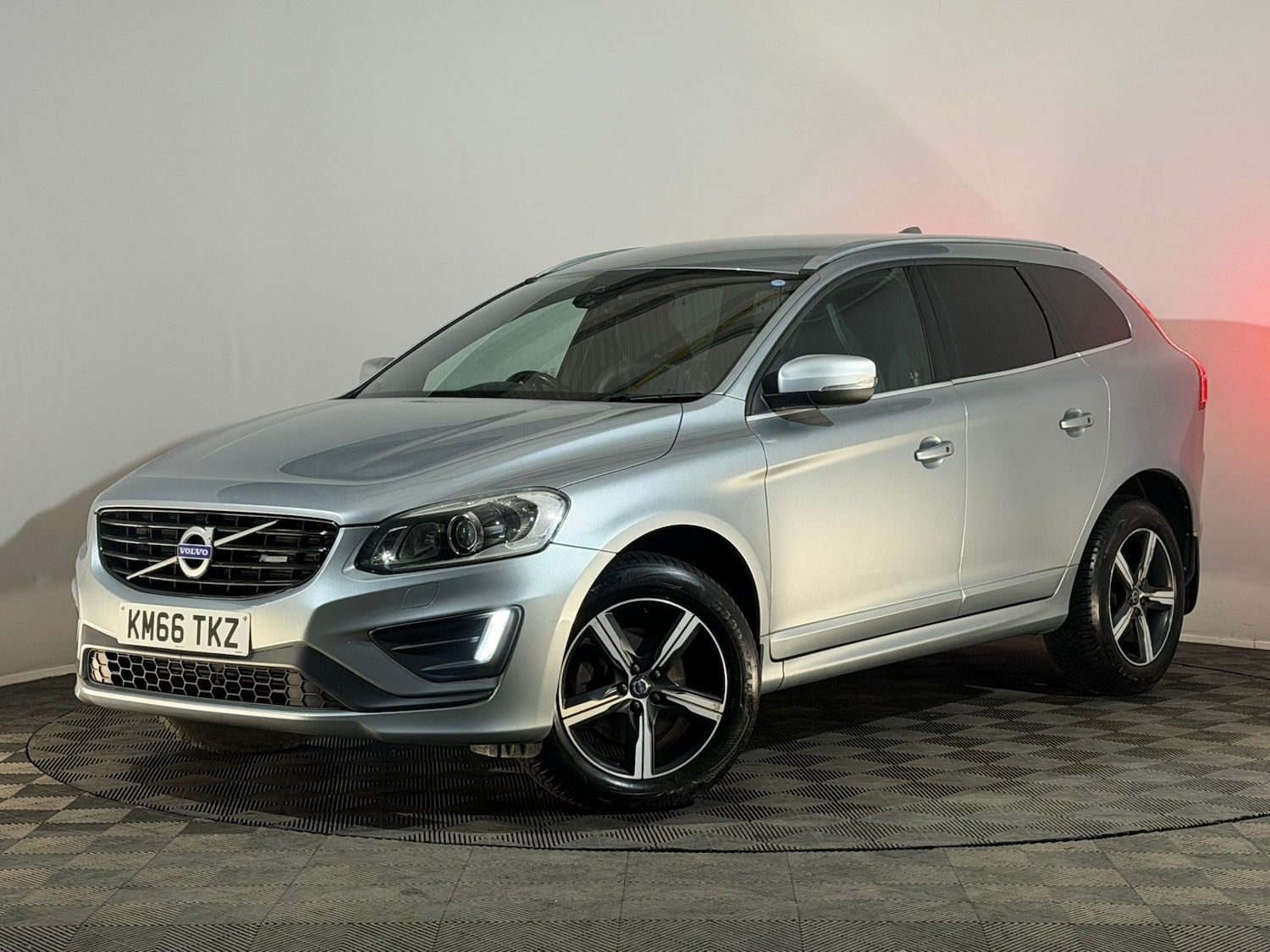 Used Volvo XC60 2016 for sale - 77801916: Photo 3