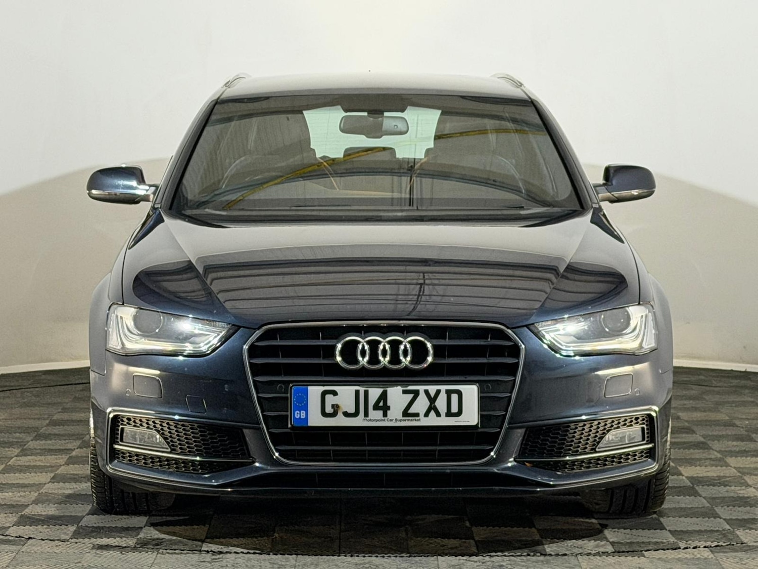 Used Audi A4 2014 for sale - 76612207: Photo 2