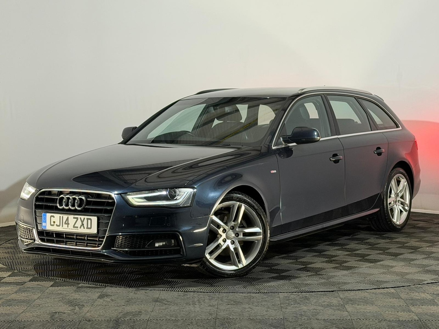 Used Audi A4 2014 for sale - 76612207: Photo 3