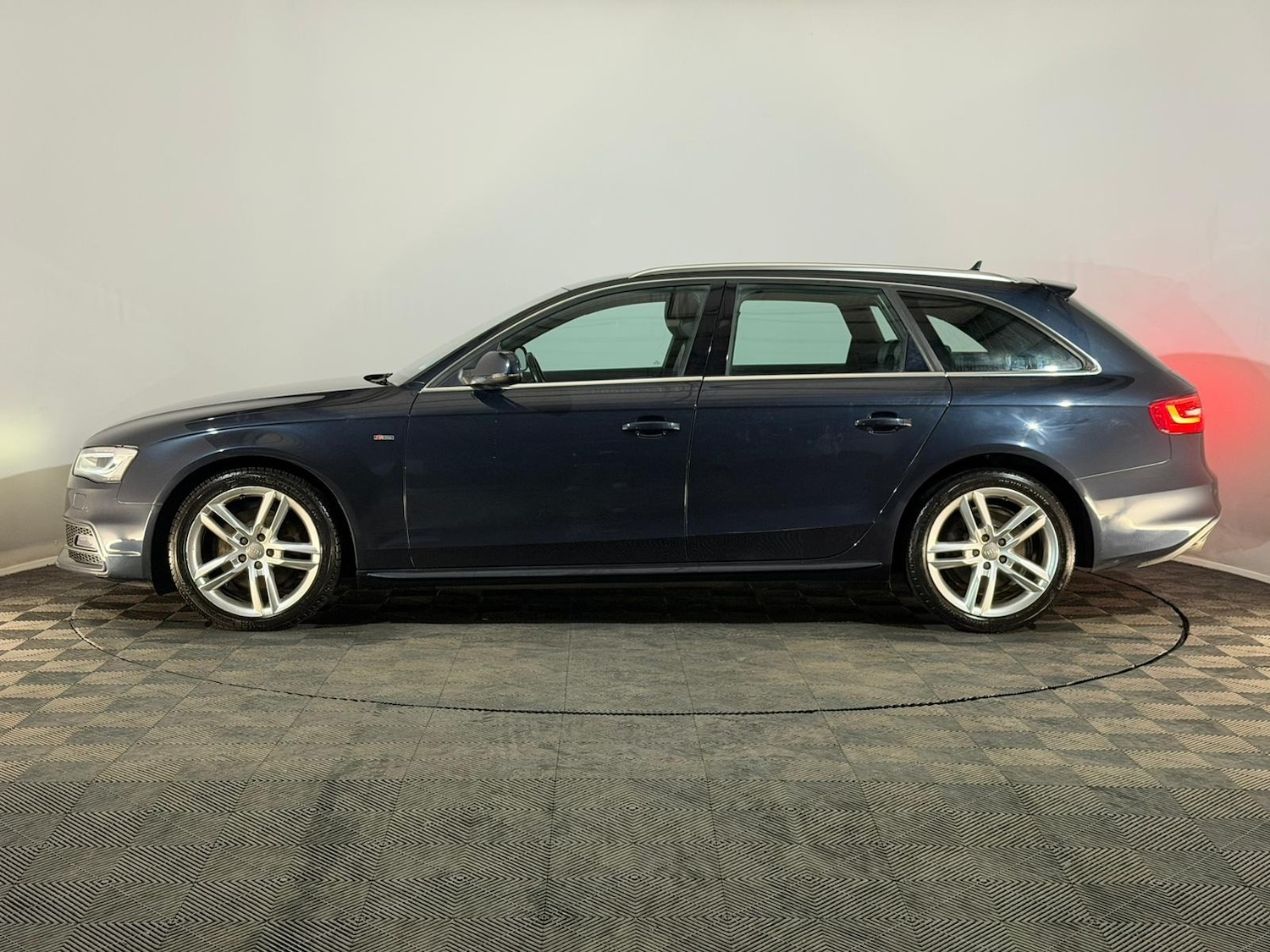 Used Audi A4 2014 for sale - 76612207: Photo 5
