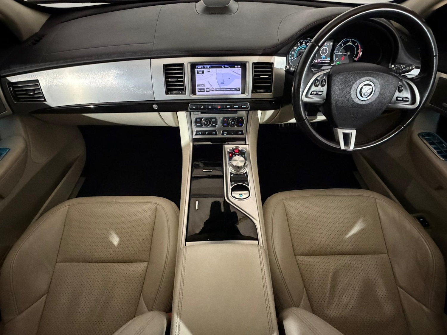 Used Jaguar XF 2012 for sale - 76968664: Photo 11