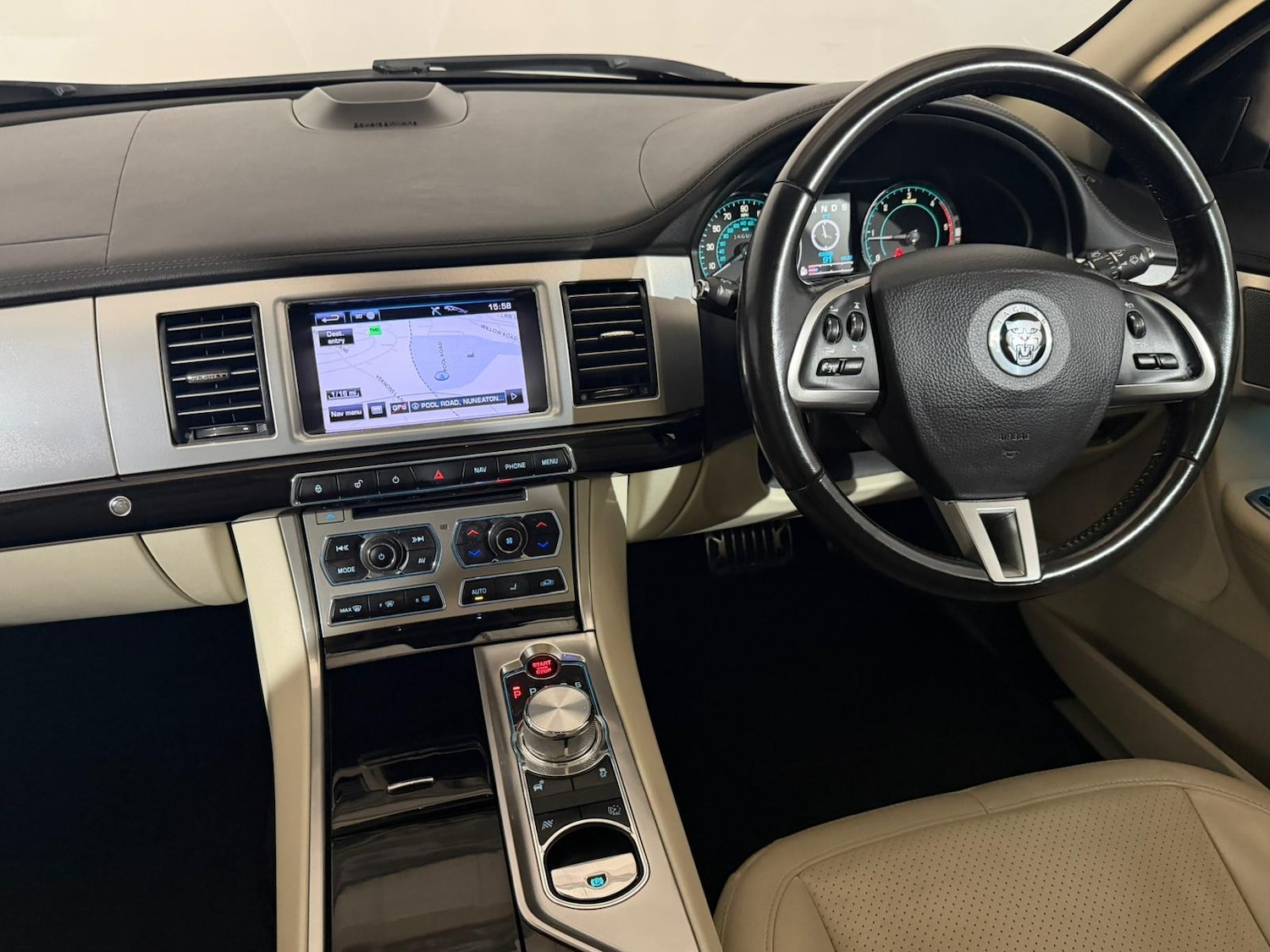 Used Jaguar XF 2012 for sale - 76968664: Photo 12