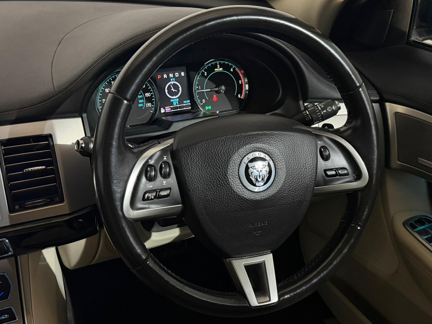 Used Jaguar XF 2012 for sale - 76968664: Photo 13