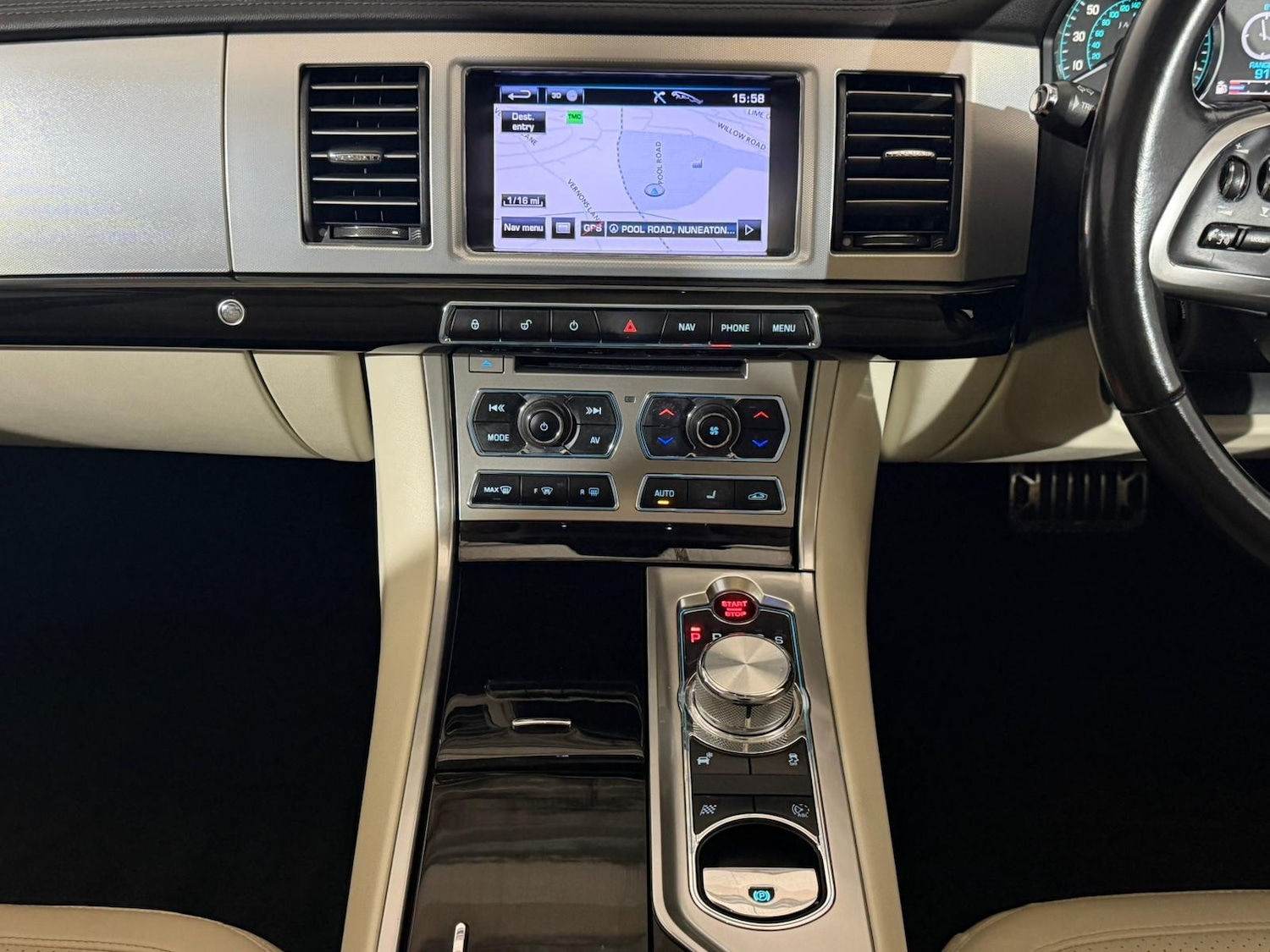 Used Jaguar XF 2012 for sale - 76968664: Photo 14