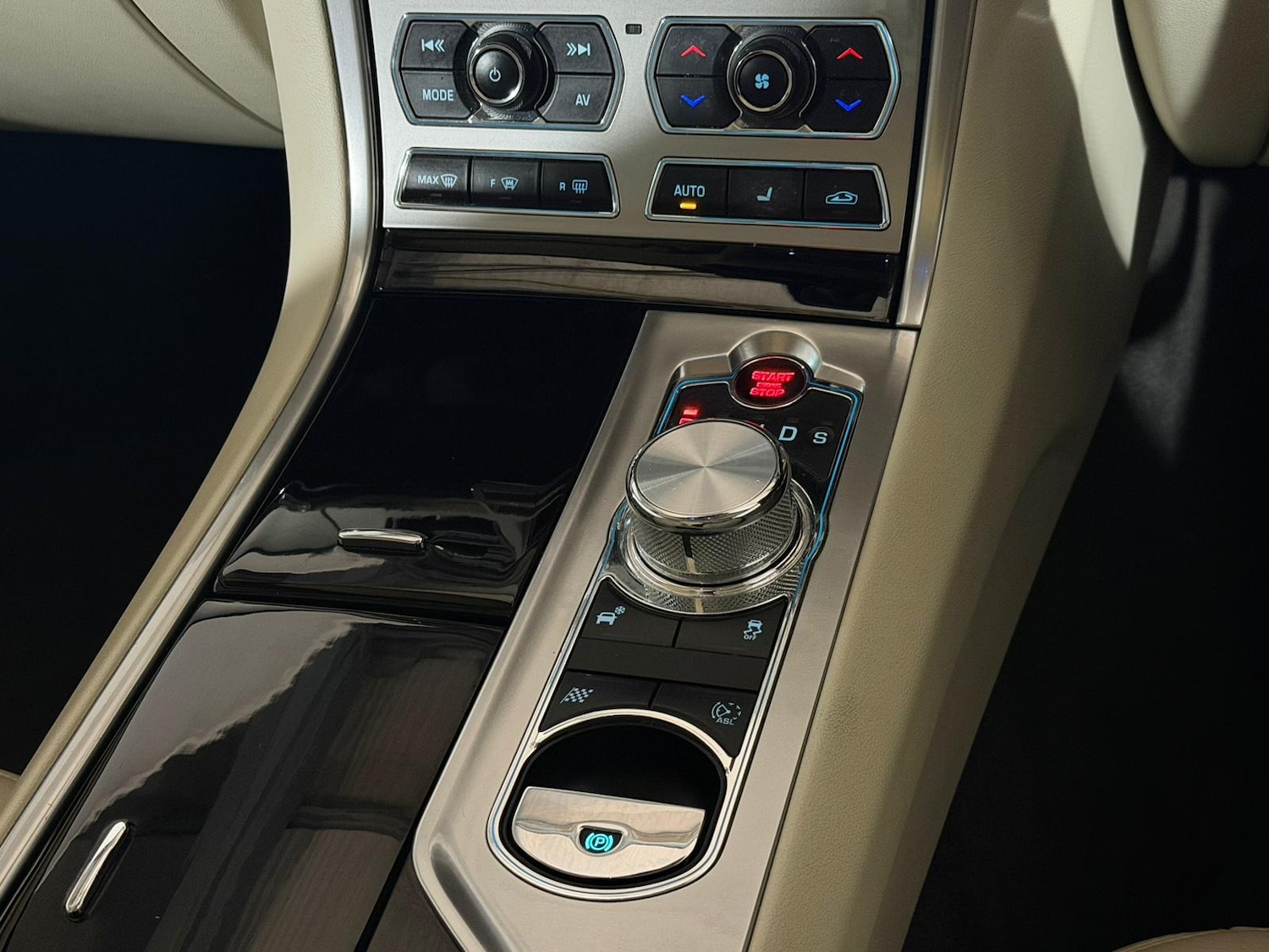 Used Jaguar XF 2012 for sale - 76968664: Photo 15