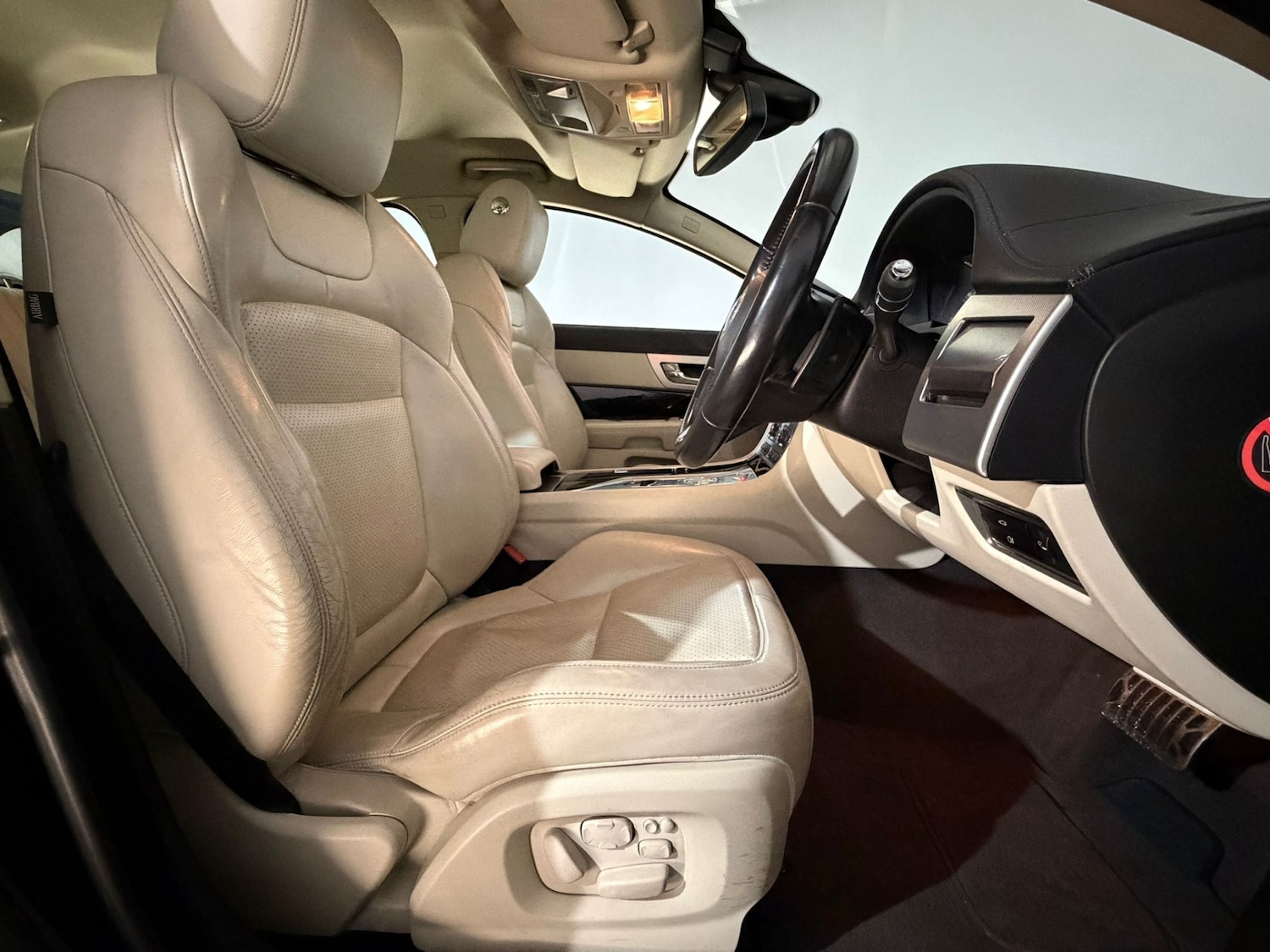 Used Jaguar XF 2012 for sale - 76968664: Photo 16