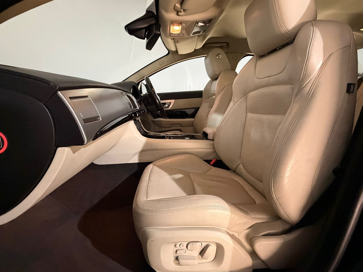 Used Jaguar XF 2012 for sale - 76968664: Photo 17