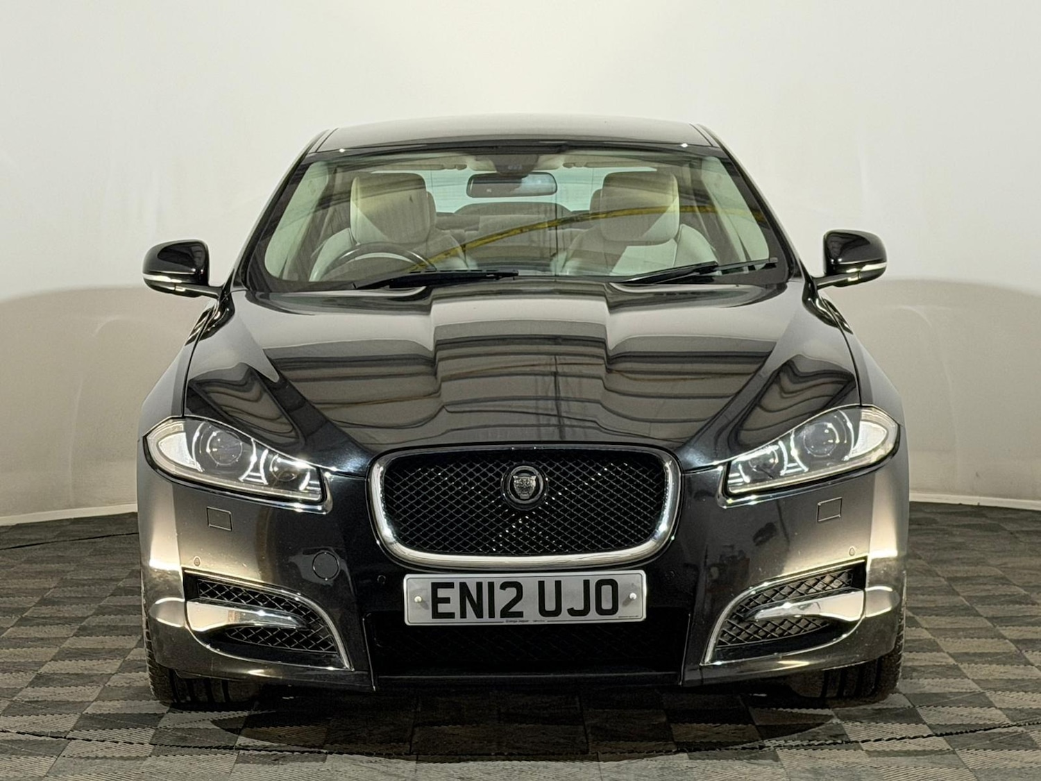 Used Jaguar XF 2012 for sale - 76968664: Photo 2
