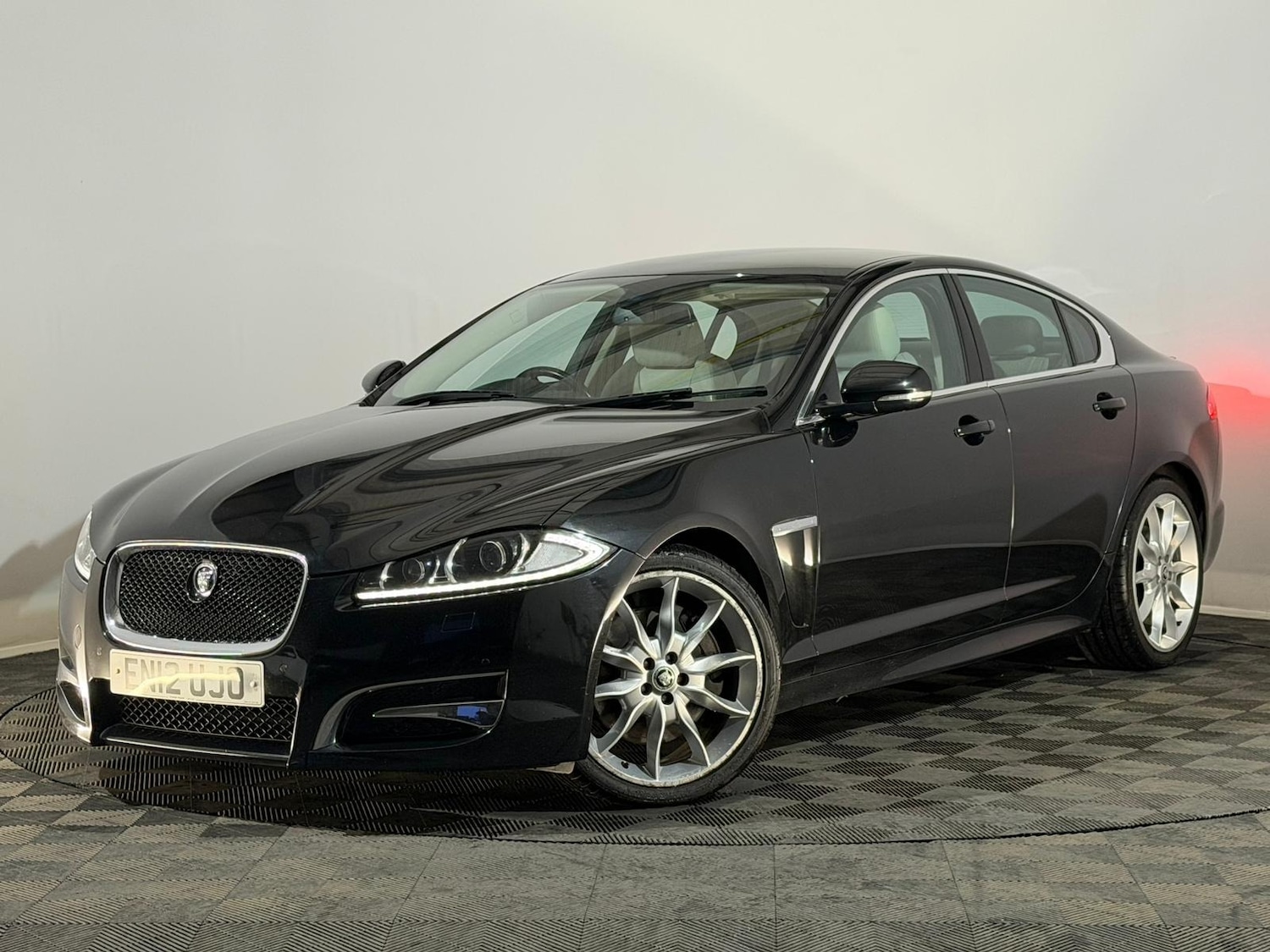 Used Jaguar XF 2012 for sale - 76968664: Photo 3