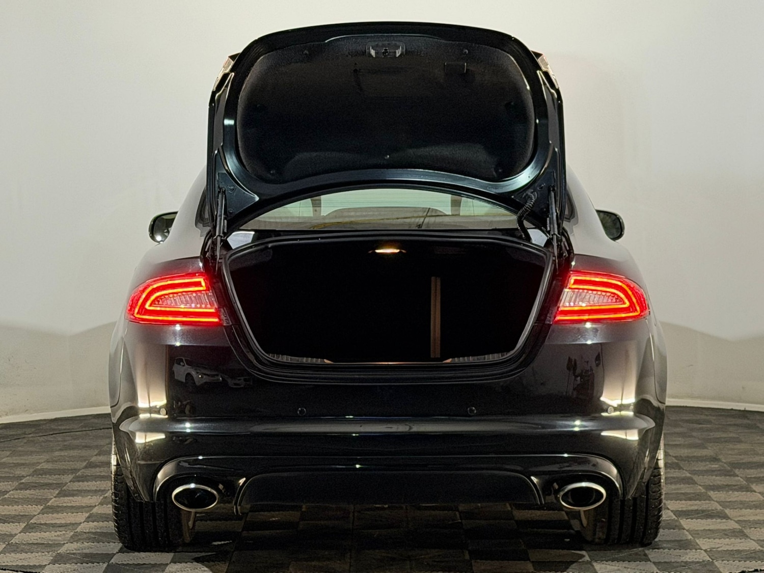 Used Jaguar XF 2012 for sale - 76968664: Photo 8