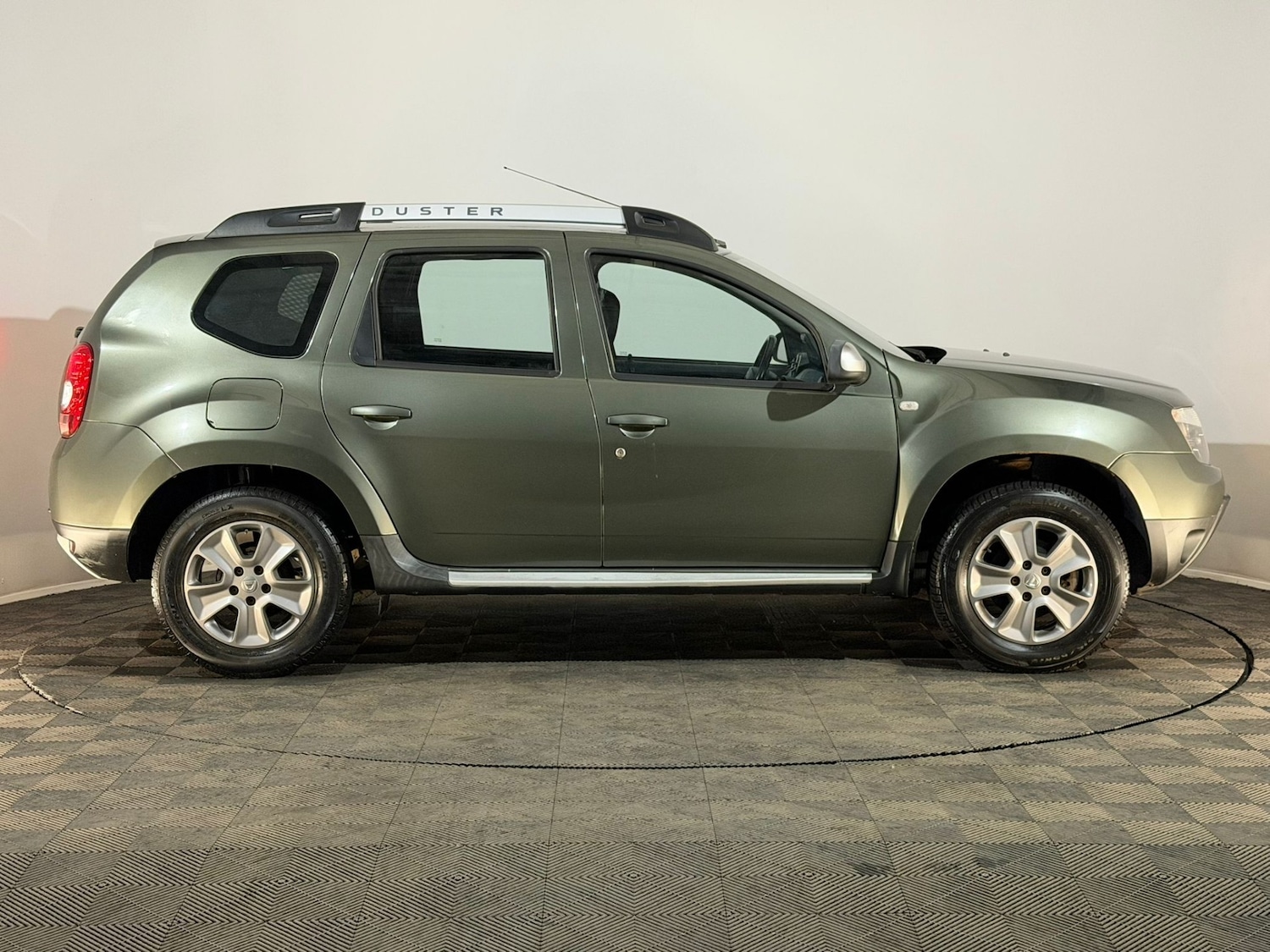 Used Dacia Duster 2015 for sale - 76385167: Photo 4