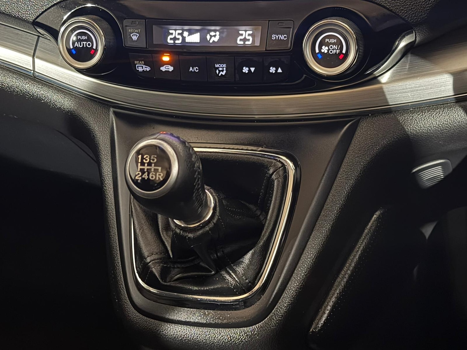 Used Honda CR-V 2015 for sale - 77223205: Photo 15