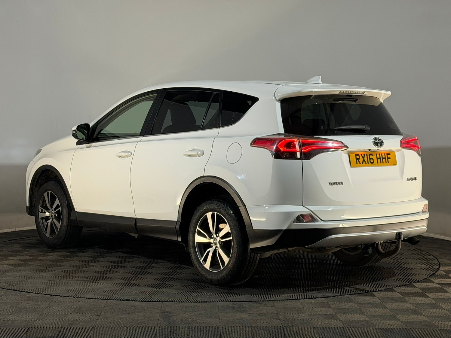 Used Toyota RAV4 2016 for sale - 77446002: Photo 9