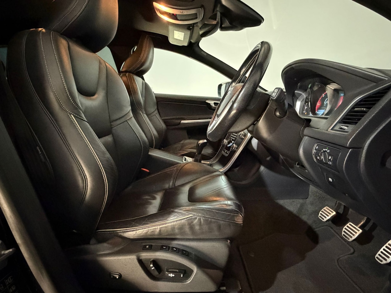 Used Volvo XC60 2015 for sale - 76664590: Photo 16