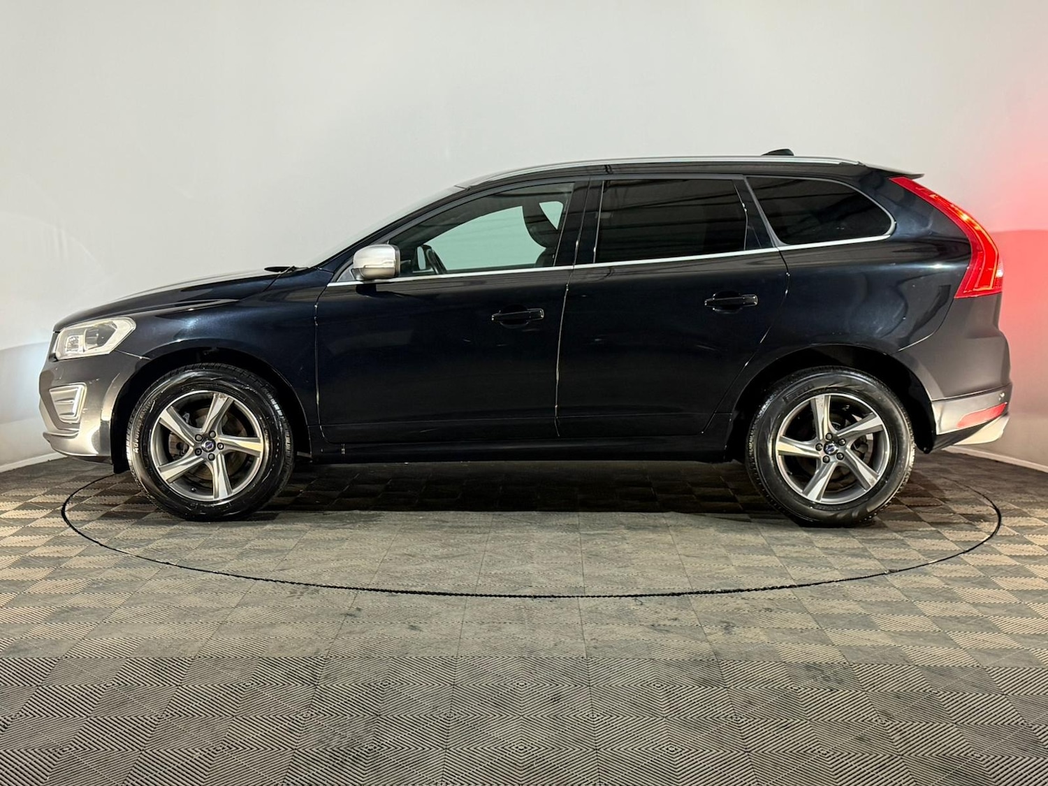 Used Volvo XC60 2015 for sale - 76664590: Photo 5